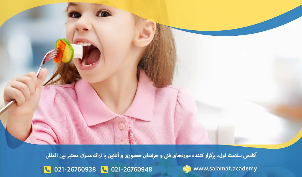 از چه سنی کودک خودش غذا بخورد